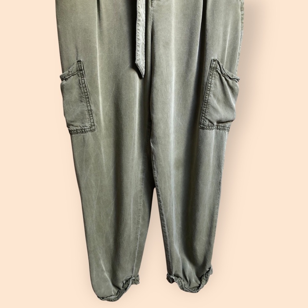 Free People Summers Over Cargo Pants Army Green Crop Jogger Women’s Size 6 - Picture 5 of 16